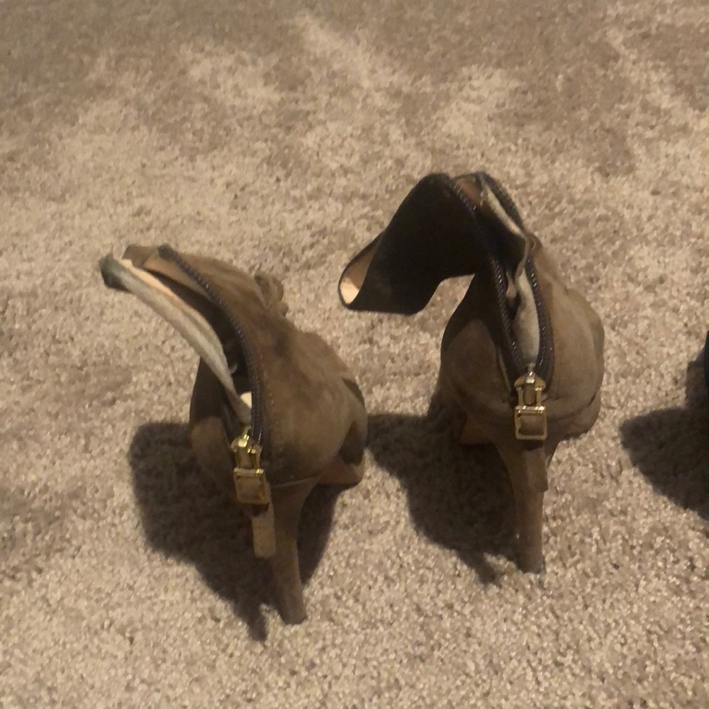 Heels - Picture 3 of 6